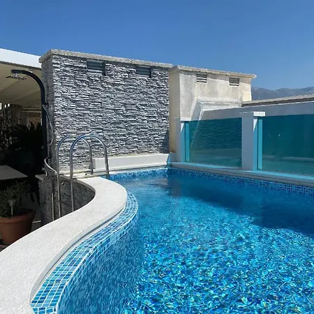 Lux Katija * Split