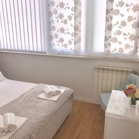 Lux Katija *