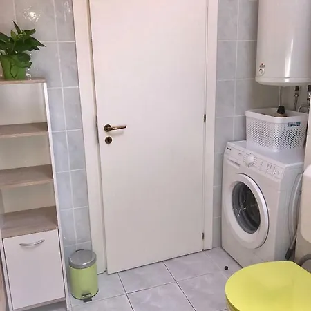 Lux Katija *