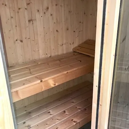 Lux Katija *